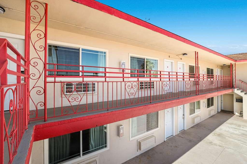 Econo Lodge Needles Exterior photo