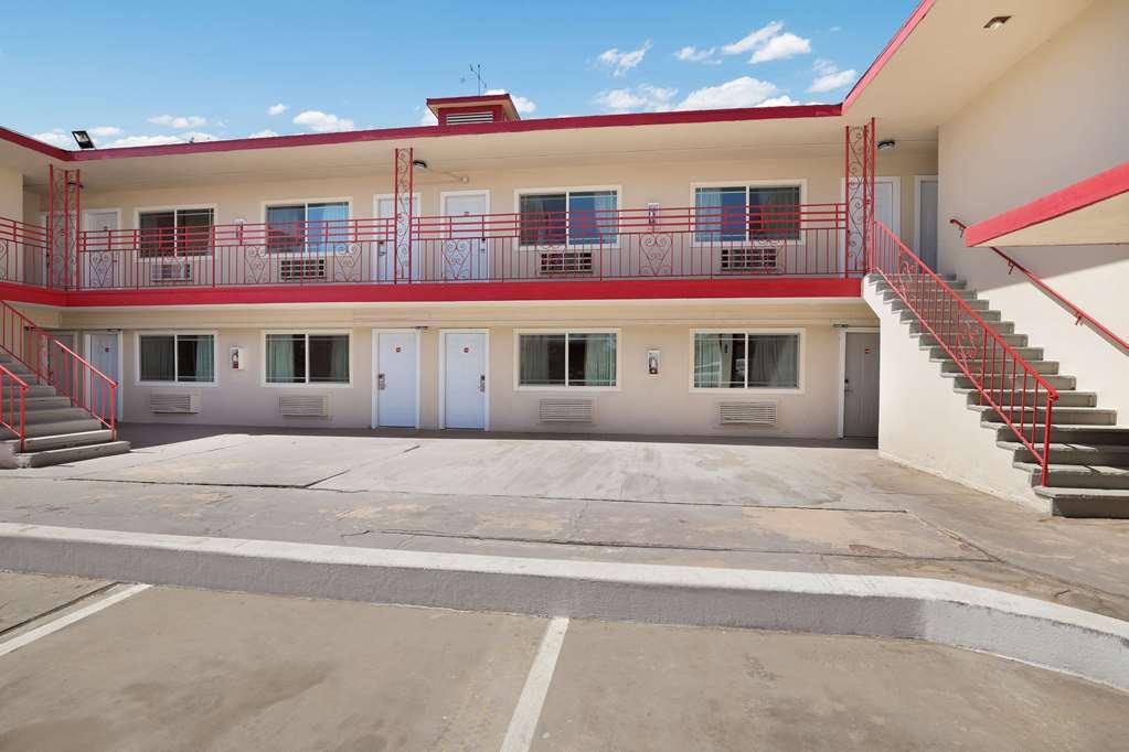 Econo Lodge Needles Exterior photo