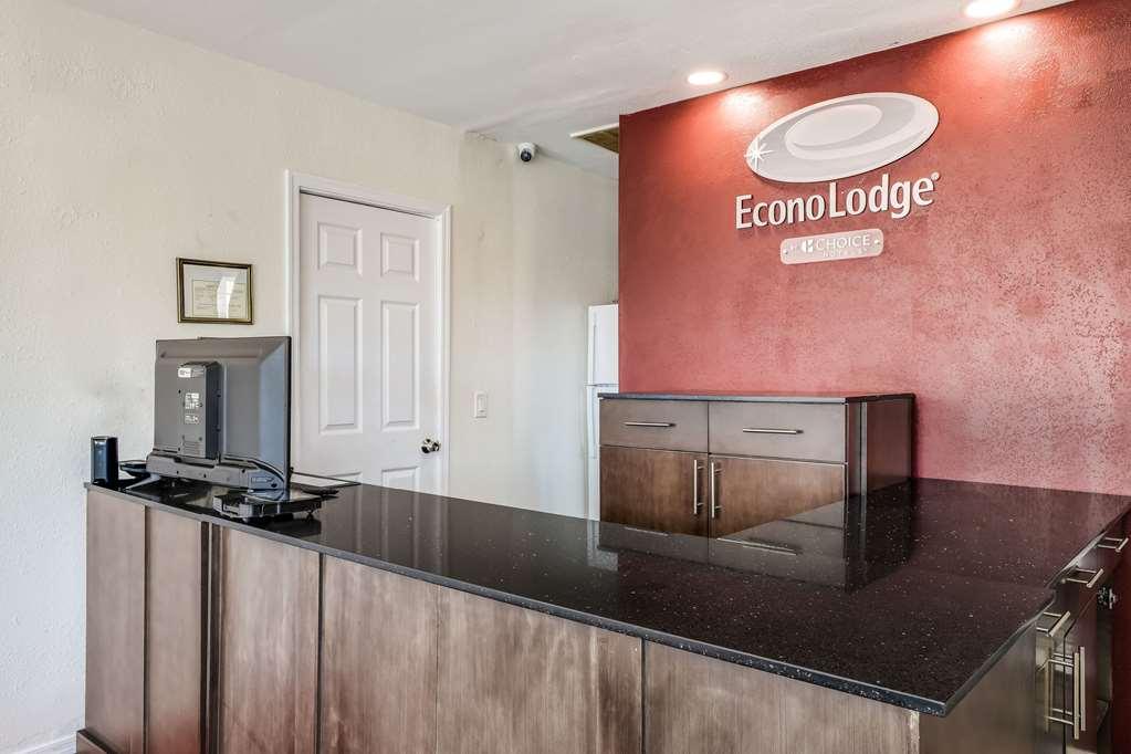 Econo Lodge Needles Interior photo