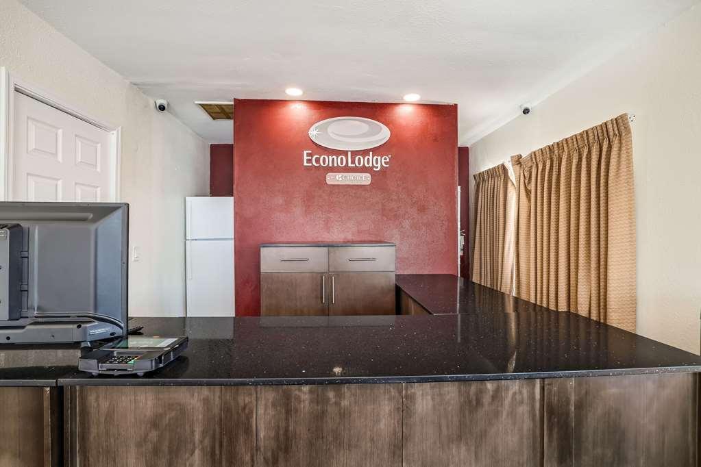 Econo Lodge Needles Interior photo