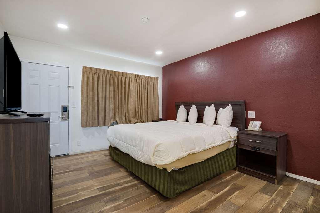 Econo Lodge Needles Room photo