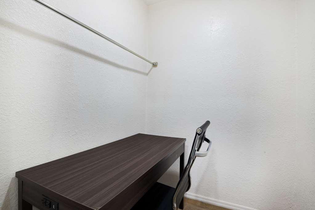 Econo Lodge Needles Room photo