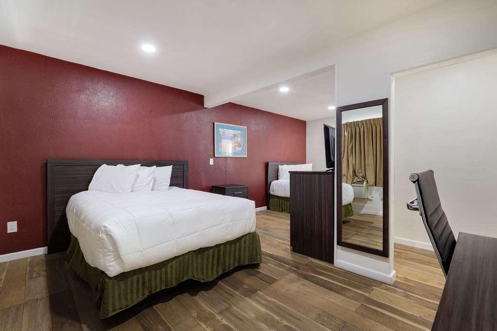 Econo Lodge Needles Room photo