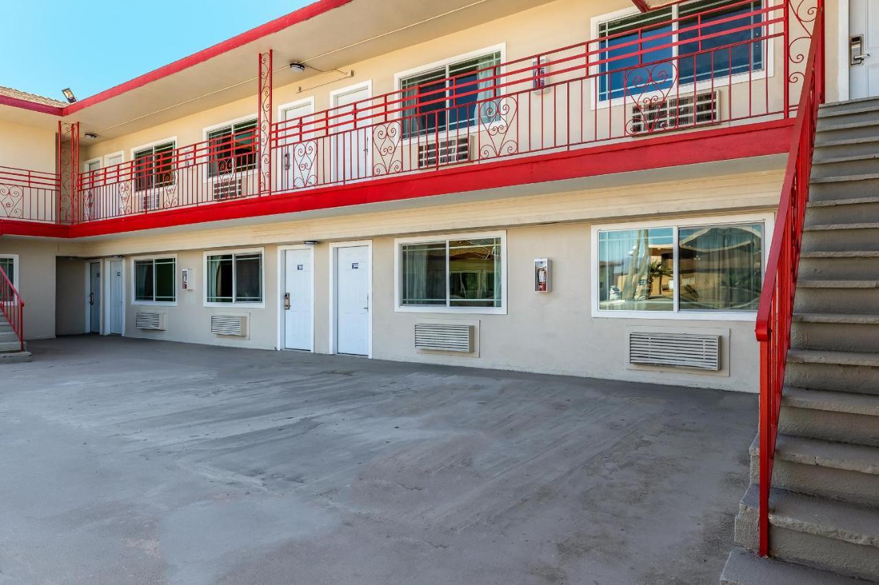 Econo Lodge Needles Exterior photo