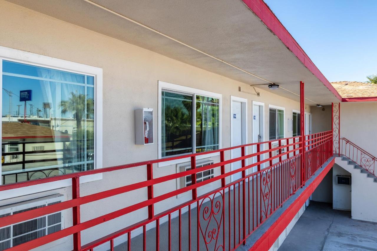 Econo Lodge Needles Exterior photo
