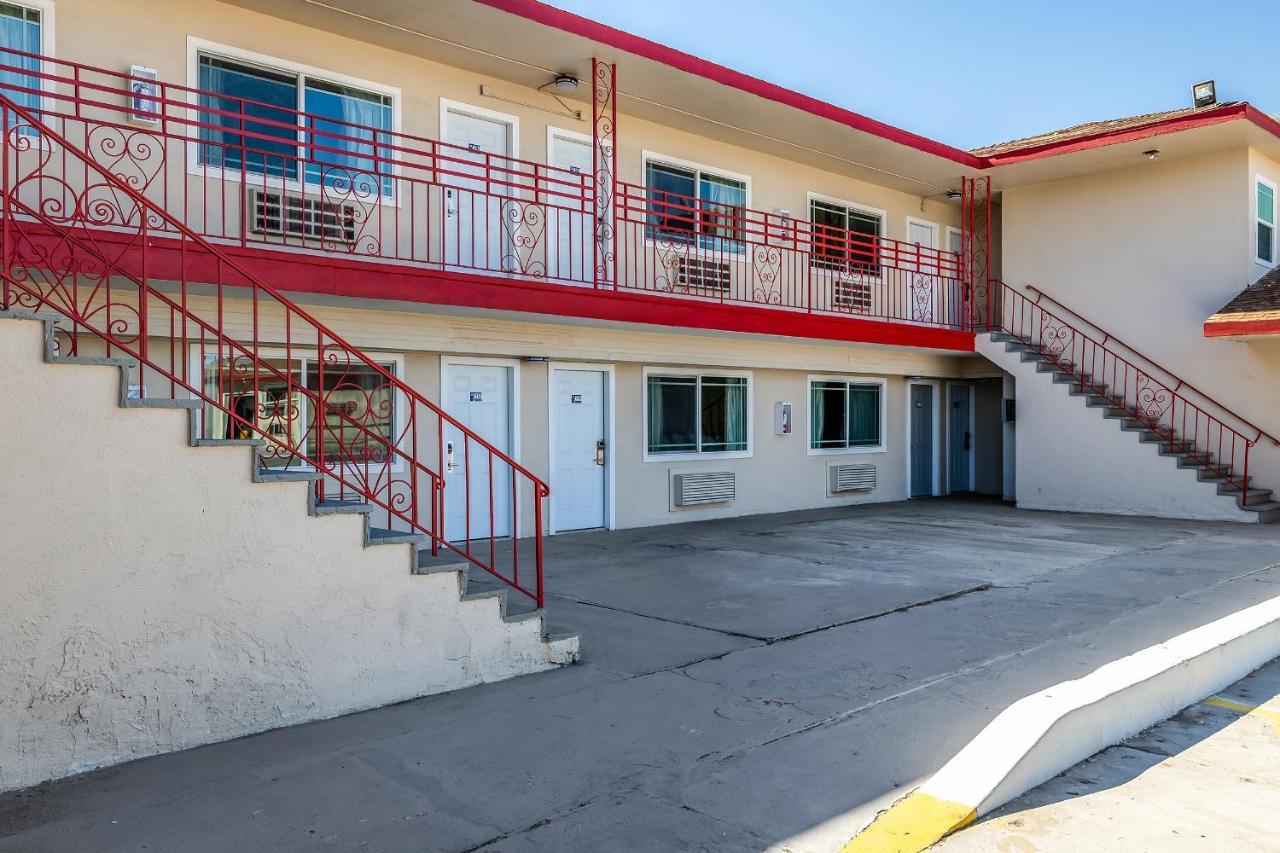 Econo Lodge Needles Exterior photo